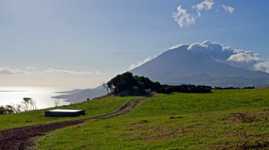 Portekiz en yüksek dağ üzerinde göster