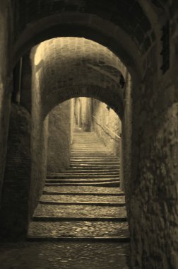 eski stil, Katalonya, İspanya Ortaçağ girona caddesinde