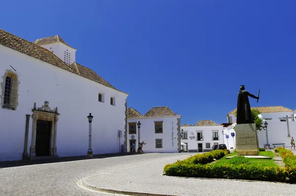 A praça no centro da cidade de Faro, Algarve Capital, Portugal — Fotografia de Stock