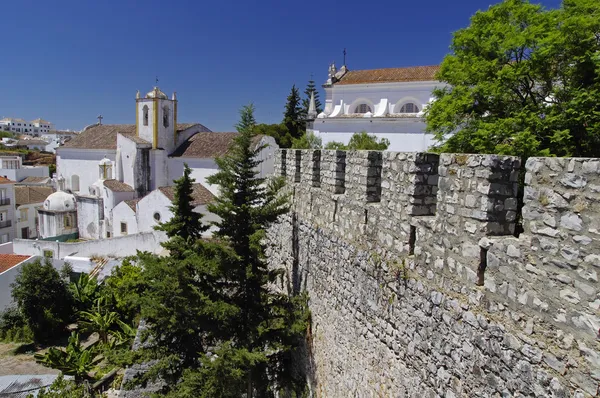 A bela igreja em Tavira, Algarve, Portugal — Fotografia de Stock