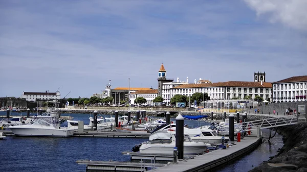 Ponta Delgada - столица Сан-Мигель - самый большой остров Азорского архипелага, Португалия — стоковое фото