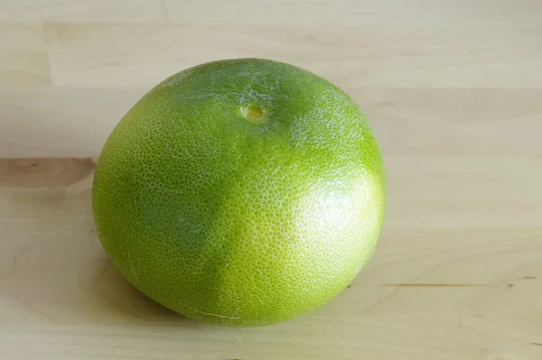 Grapefruit Swetie auf dem Tisch — Stockfoto