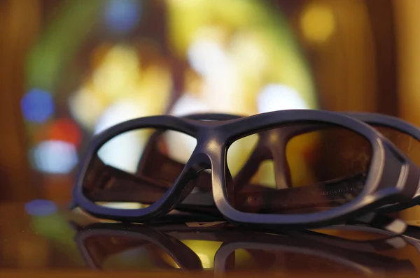 Occhiali 3D davanti alla TV — Foto Stock