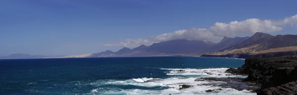 Skalnaté pobřeží fuerteventura v jandia, nedaleko la porovnání — Stock fotografie