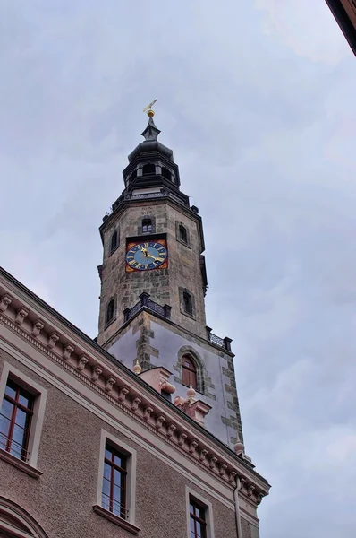 Věž s hodinami v tržní náměstí goerlitz, Německo — Stock fotografie