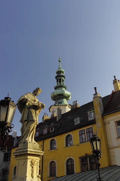 Widok z mostu w stare miasto Bratysława, Słowacja — Zdjęcie stockowe