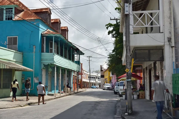 2020年2月22日 カリブ海のバルバドス島西海岸に位置する主要都市の一つであるスピッツタウンのメインストリートに住む人々 — ストック写真