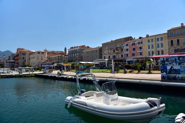 Propriano Corsica Francja Sierpnia 2020 Turyści Spacerujący Morskiej Promenadzie Centrum — Zdjęcie stockowe