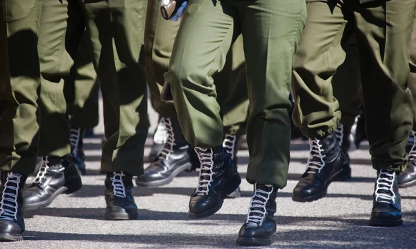 Στρατιώτες σε παρέλαση στρατού — Φωτογραφία Αρχείου