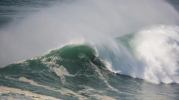 NAZARE, PORTUGAL - 14 DE NOVIEMBRE: Garret McNamara en Zon North Canyon 2012 14 de Noviembre de 2012 en Nazare, Portugal —  Fotos de Stock