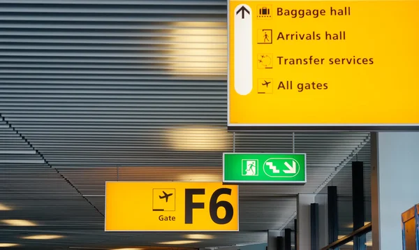 Airport gate sign — Stock Photo, Image