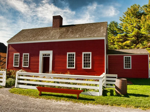 Casa de campo vermelho — Fotografia de Stock