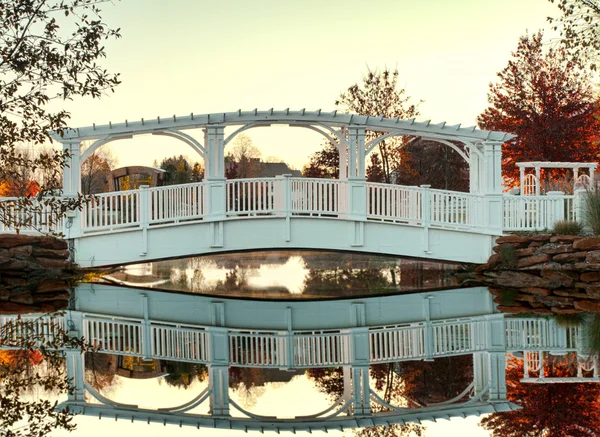 Witte footbridge — Stockfoto