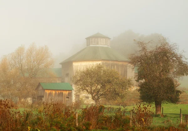 Octogon barn — Stock Photo, Image