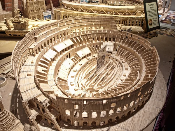 Romeinse colliseum gemaakt van tandenstokers — Stockfoto