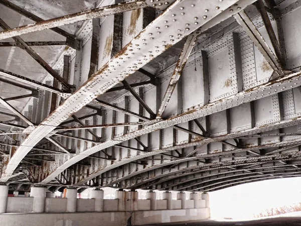 Під мостом — стокове фото