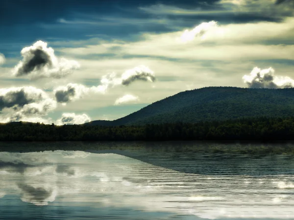 Lago agradável — Fotografia de Stock