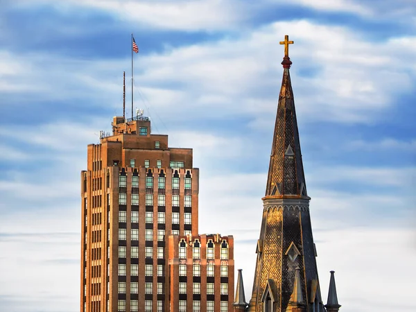 Syracuse Νέα Υόρκη Ηπα Απριλίου 2022 Καμπαναριό Του Επισκοπικού Καθεδρικού — Φωτογραφία Αρχείου