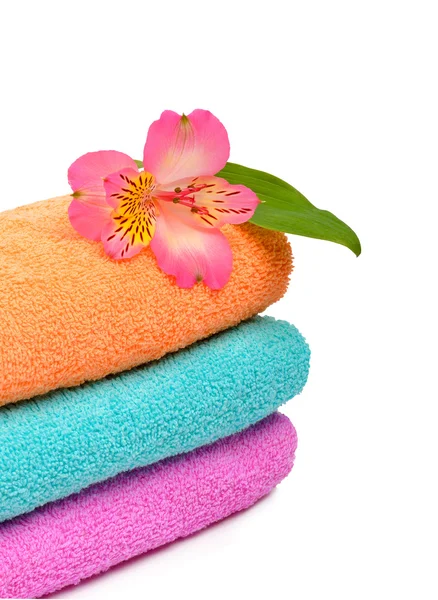 Bath towels with an orchid — Stock Photo, Image