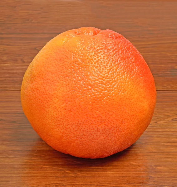 Ripe grapefruit on the wood — Stock Photo, Image