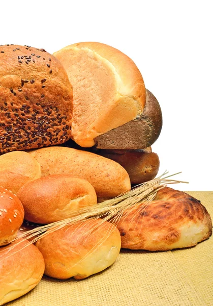 Frisches Brot und Weizen — Stockfoto