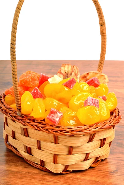 Frutas secas y confitadas en la canasta —  Fotos de Stock
