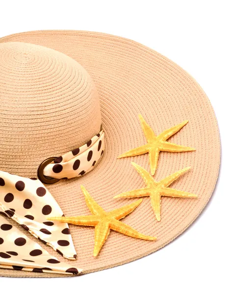 Sombrero de playa de mujer y concha marina —  Fotos de Stock