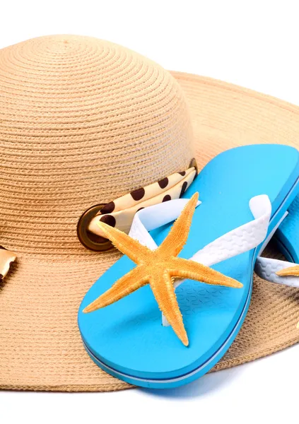 Plaj şapka, flip flop ve deniz yıldızı — Stok fotoğraf