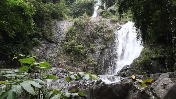 Huai a cascada . — Vídeo de stock