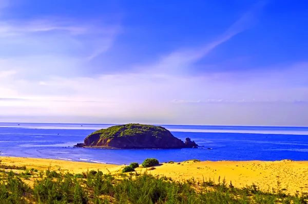 Piccola isola nel Mar Cinese Meridionale . — Foto Stock