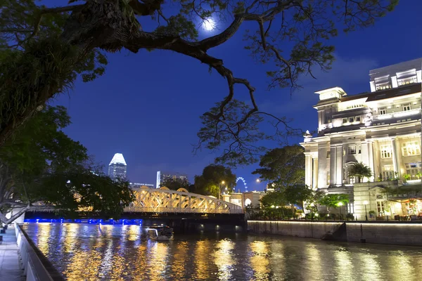 Singapore River and Fool Moon. — Stock Photo, Image