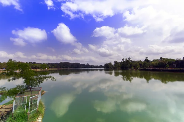 Angkor wat vallgrav. — Stockfoto