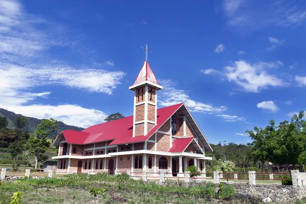 Christliche Kirche des Tuk-Tuk-Dorfes. — Stockfoto