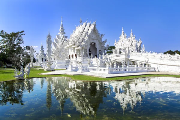 Templo branco em Chiang Rai . — Fotografia de Stock