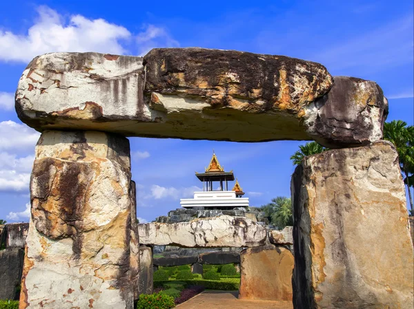 Köşk için taş henge göster.
