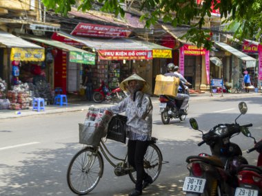 Hanoi sokaklarda silsen.