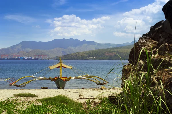 Filipinas Barco de pesca na costa . Imagem De Stock