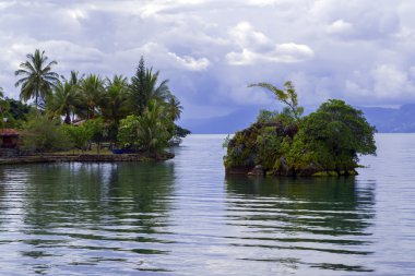 Lake Toba çiçek açması Adaları.