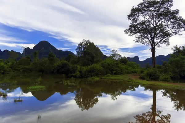 Laos yansımaları. — Stok fotoğraf