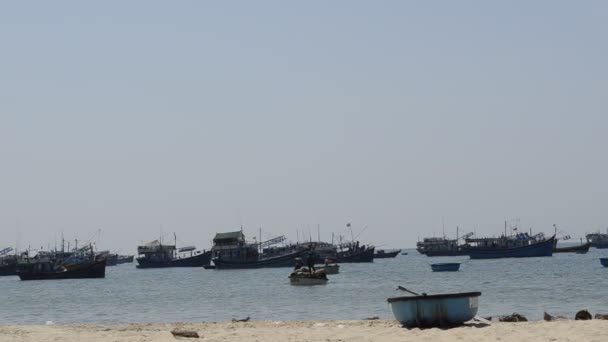 Barcos redondos . — Vídeo de stock