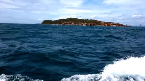 Blick auf die Insel Ko Chrok. — Stockvideo