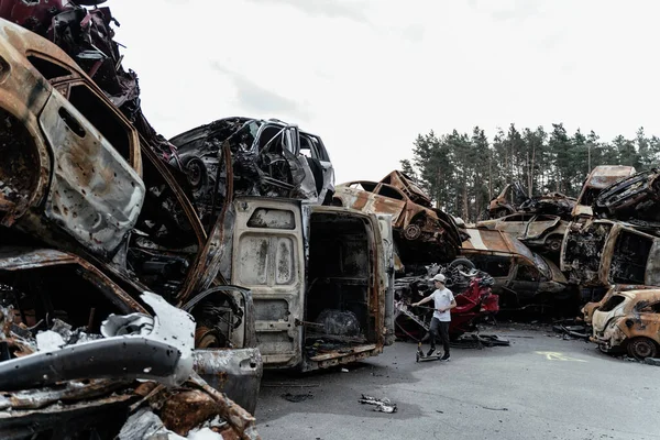 2022 Ірпін Дамп Цивільних Автомобілів Викрадених Російською Армією Знищених Під — стокове фото