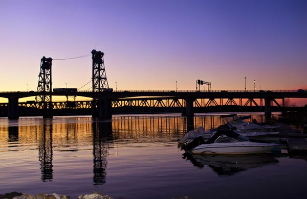 Sunrise, köprü silhouettes — Stok fotoğraf
