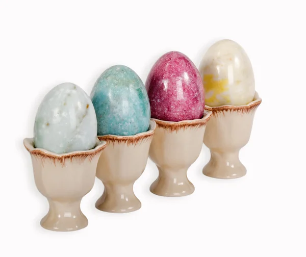 Paskalya yumurta yumurta CUPS beyaz mermer — Stok fotoğraf