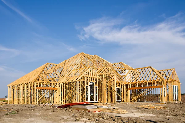 Nova casa de construção enquadramento — Fotografia de Stock