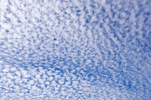 Vorming van altocumulus wolken — Stockfoto