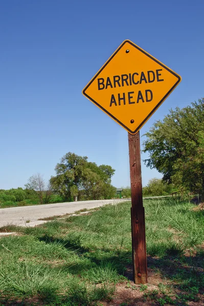 Barrikadera ahead varningstecken — Stockfoto