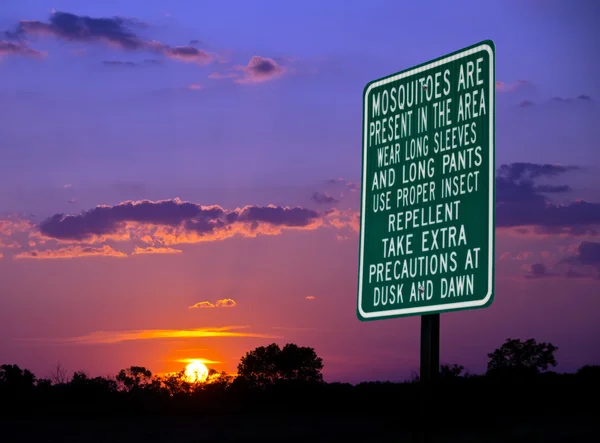 Mosquitoes warning sign — Stock Photo, Image