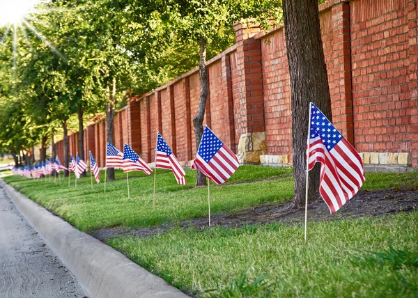 Drapeaux américains du côté de la rue — Photo