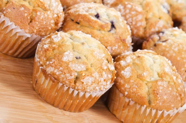 Gyllene brun blueberry muffins — Stockfoto